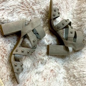 Brand new size 7 heel